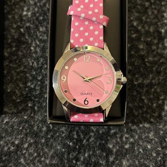💖NEW! AVON SPOTTED POLKA DOT WATCH PINK💖 - Picture 2 of 3